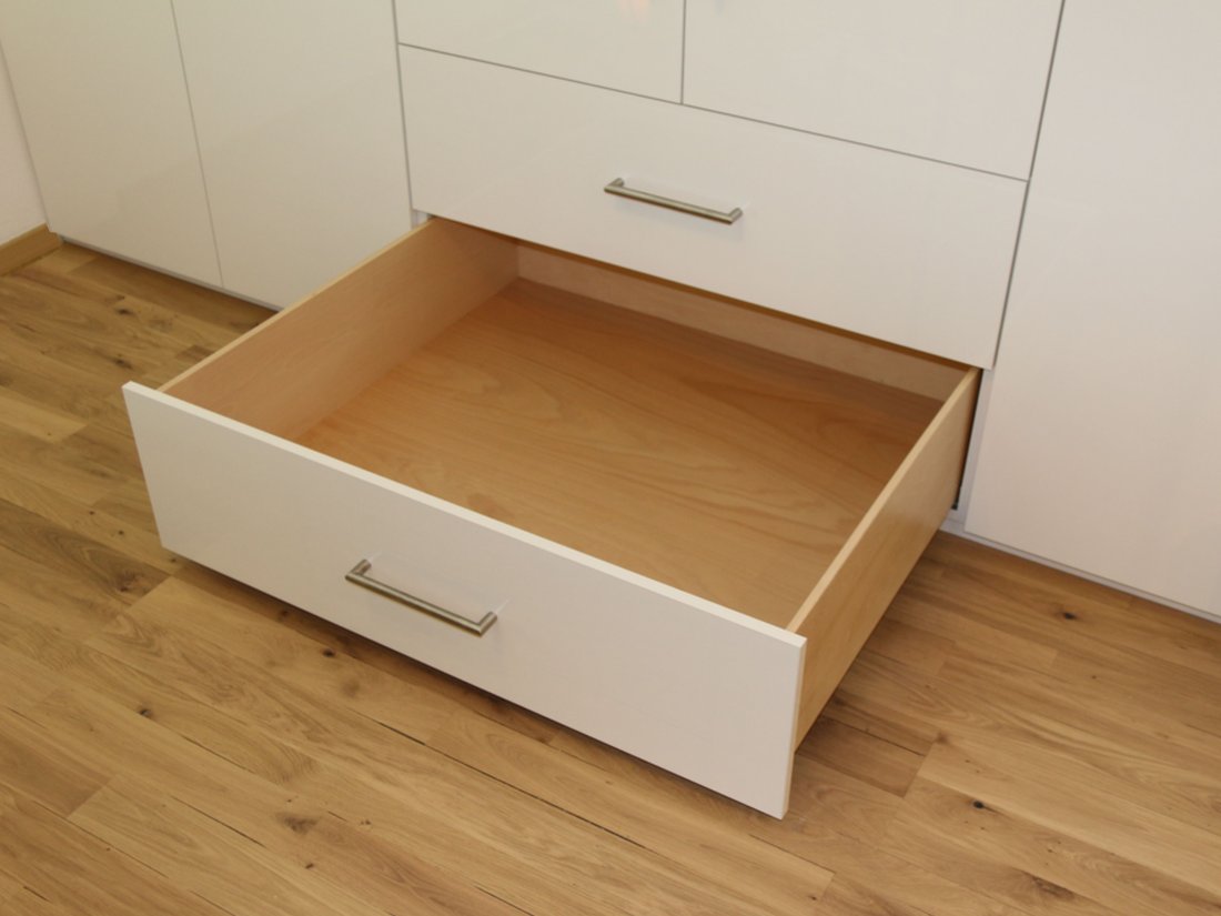 Ein Einbauschrank nach Maß von RUPPERTdesign passt. Millimetergenau für jede Nische, schiefen Wänden und jede Dachschräge.