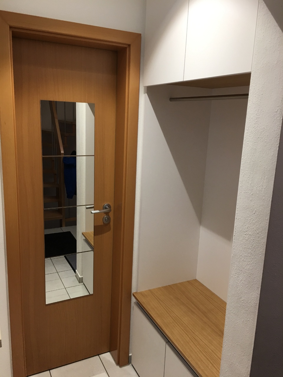 Kleine Garderobe für eine kleine Ecke.