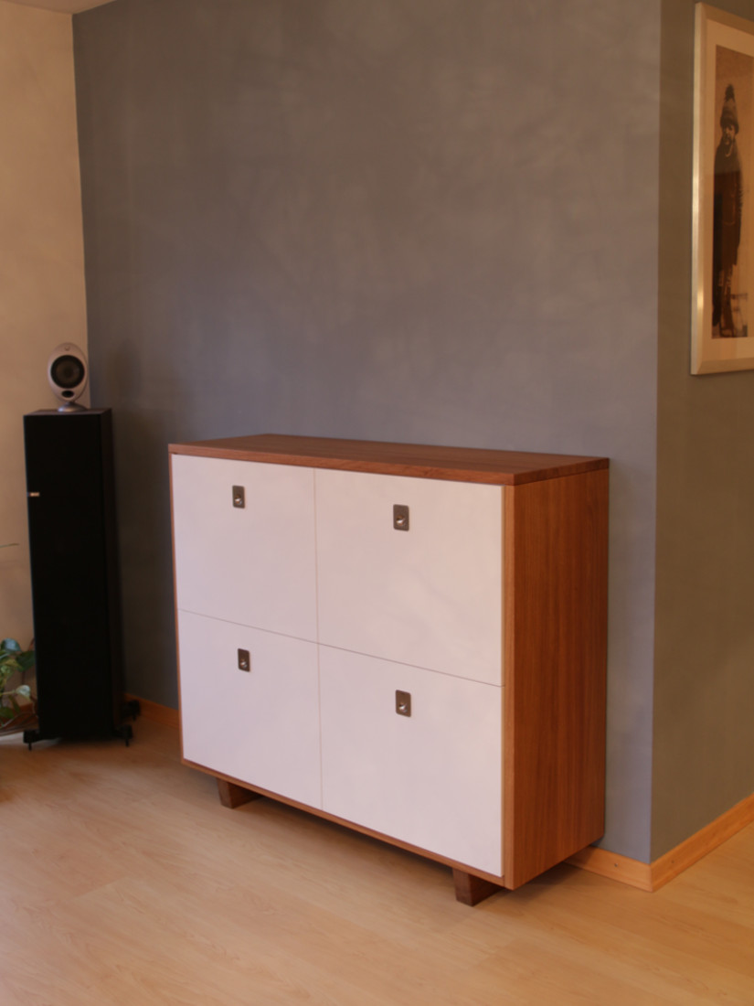 Die Wickelkommode Amy besteht aus zwei Sideboards.